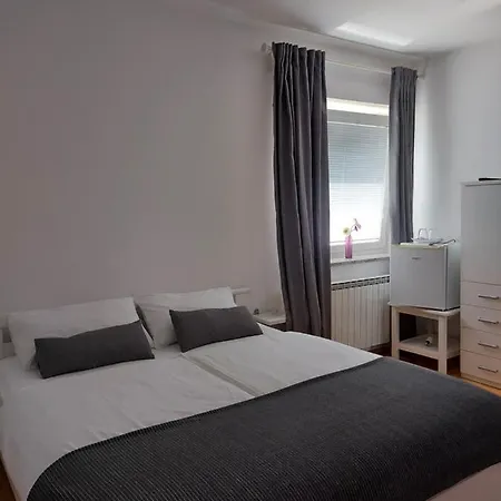 Pri Mihelovih 3* Sezana