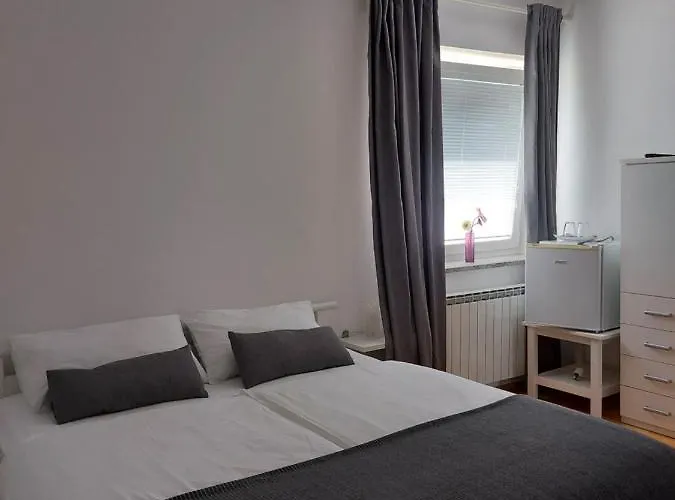 Pri Mihelovih 3* Sežana